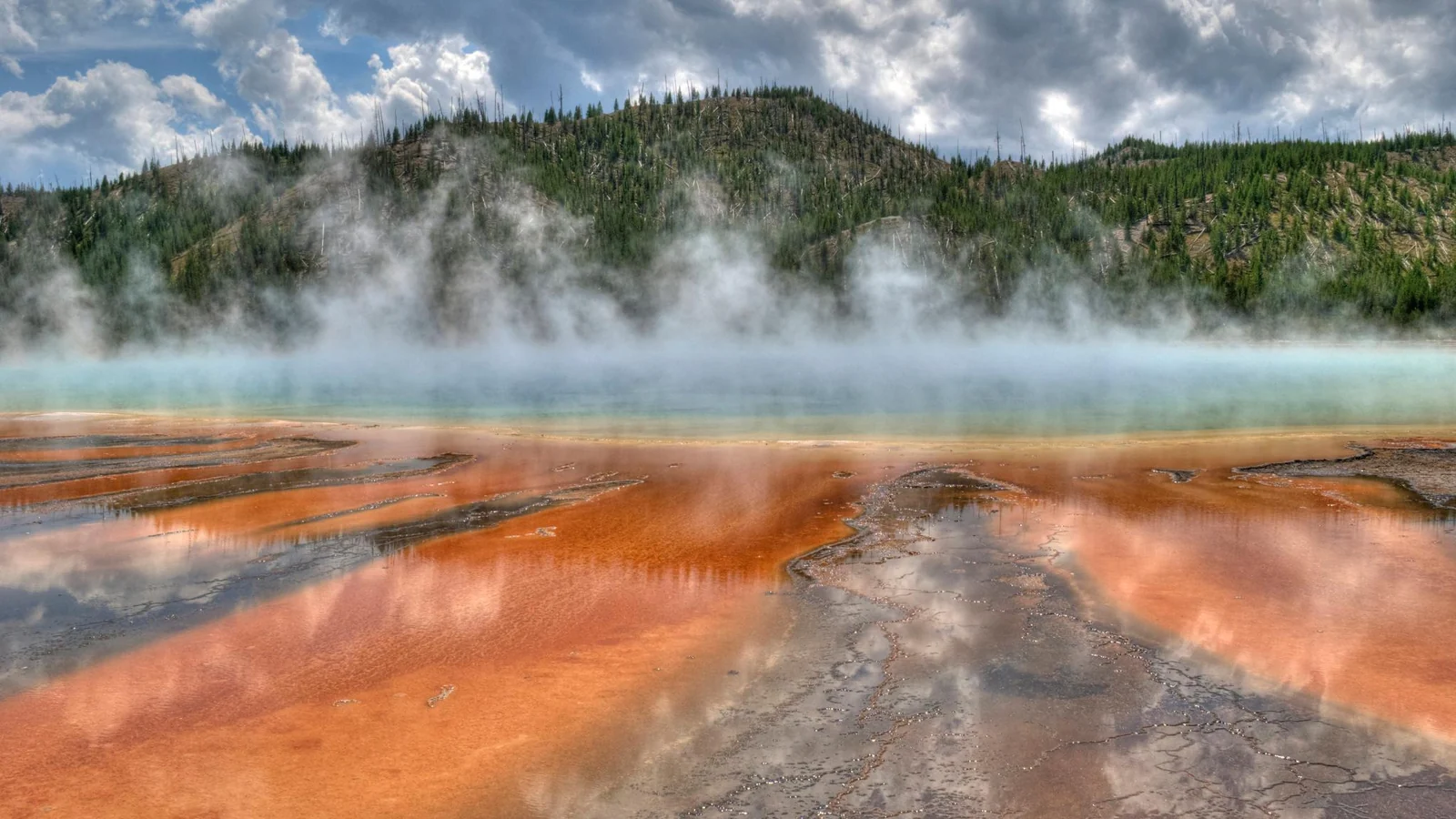Grand Prismatic Spring w Yellowstone. Fotografia ze strony National Park Service.